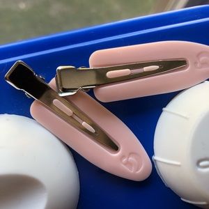 Glossier hair clips